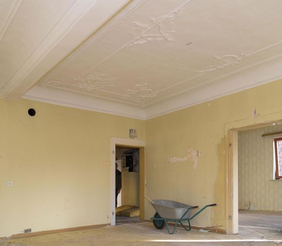 Stuckdecke vor der Freilegung, um 1770 angebracht, große Stube
